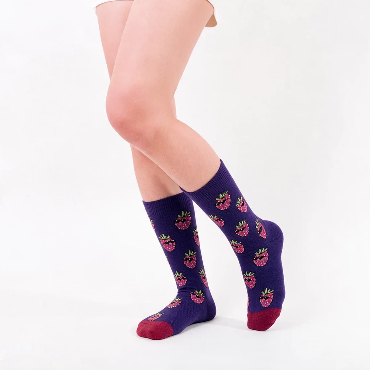 pink-berries-dark-blue-001